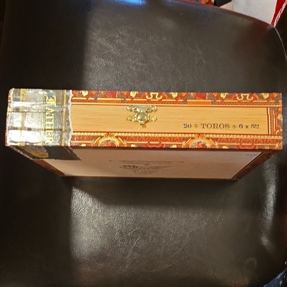 Decorative Wooden Cigar Box - Picture 7 of 10